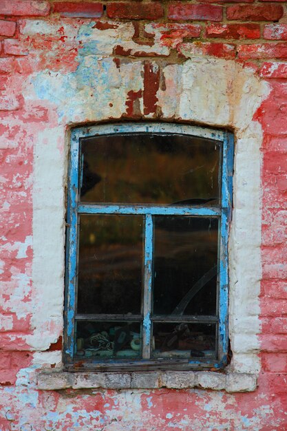 Finestra di una vecchia casa.