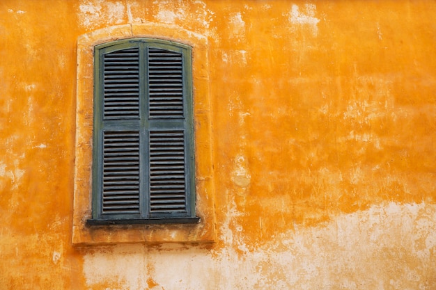 Finestra persiana in legno di Ciutadella Minorca