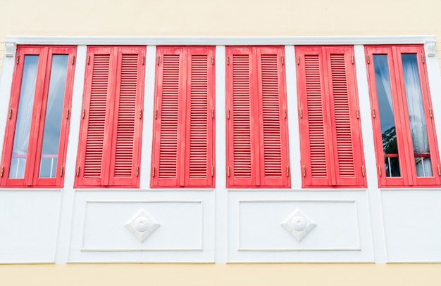finestra rossa vintage