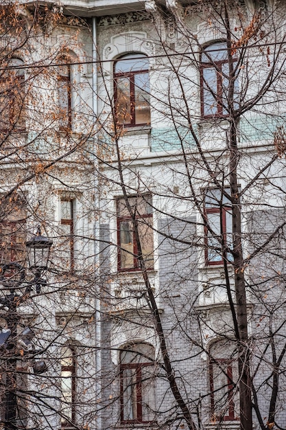 Finestre condominiali in autunno