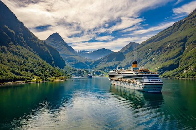 Fiordo di Geiranger, bellissima natura Norvegia. Il fiordo è uno dei siti turistici più visitati della Norvegia. Fiordo di Geiranger, patrimonio mondiale dell'UNESCO