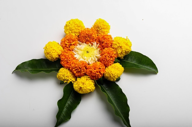 Fiore di calendula rangoli Design per la decorazione floreale del Festival indiano del Diwali Festival