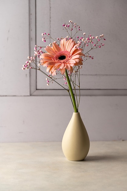 Fiore margherita Gerbera rosa in vaso Bellissimo sfondo floreale lunatico