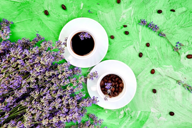 Fiori di caffè e lavanda