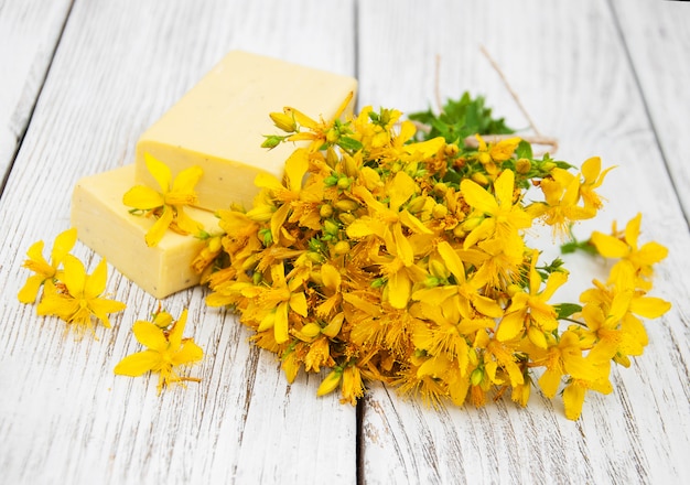 Fiori di San Giovanni e sapone