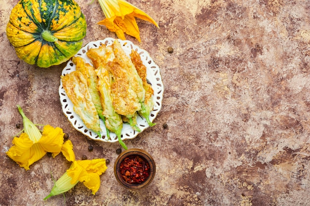 Fiori di zucca ripieni