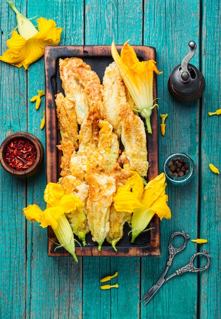 Fiori di zucca ripieni