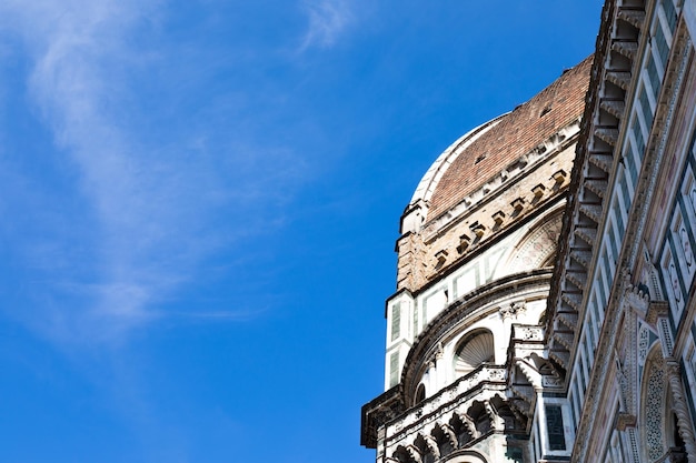 Firenze Italia La romantica e colorata cattedrale chiamata anche Duomo di Firenze costruita dalla famiglia Medici nel Rinascimento