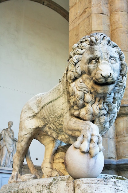 Firenze Toscana Italia antica statua di un leone in Piazza della Signoria scultura