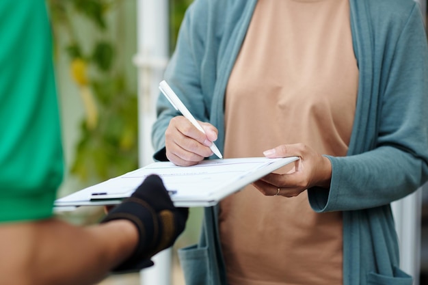 Firma dei documenti di consegna