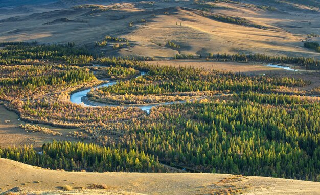 Fiume Chuya e steppa Kuray, Siberia. Repubblica dell'Altaj. Russia