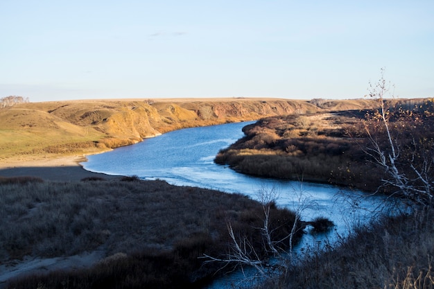 Fiume fiume Ishim paesaggio il paesaggio del Kazakistan