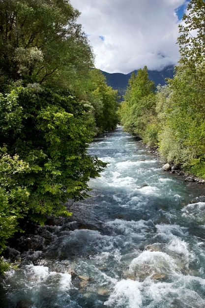 Fiume in montagna