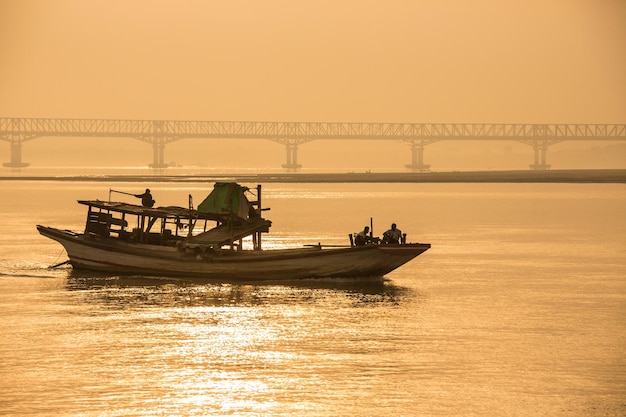 Fiume Irrawaddy Birmania