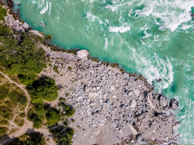 Fiume Katun Acqua turchese e costa rocciosa Monti Altai RussiaAÃ‚Â‚AÃ‚Â Vista aerea