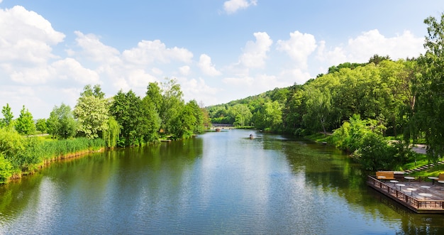 Fiume nel parco