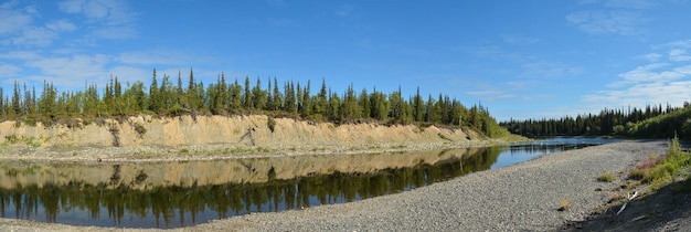 Fiume Taiga nella regione degli Urali