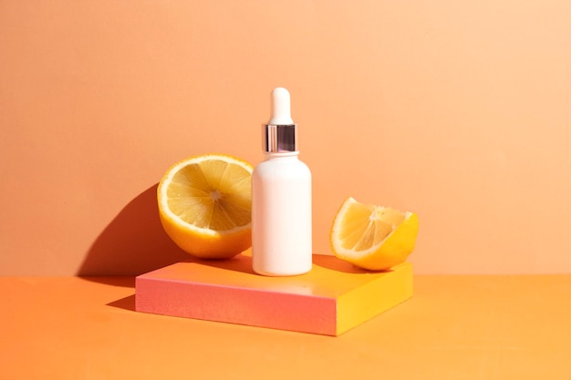 Flacone per tubo mockup per la cura della pelle, trattamento cosmetico con crema solare estiva per il branding del prodotto