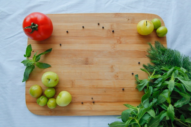 Flatlay di verdure fresche. Cornice di verdure