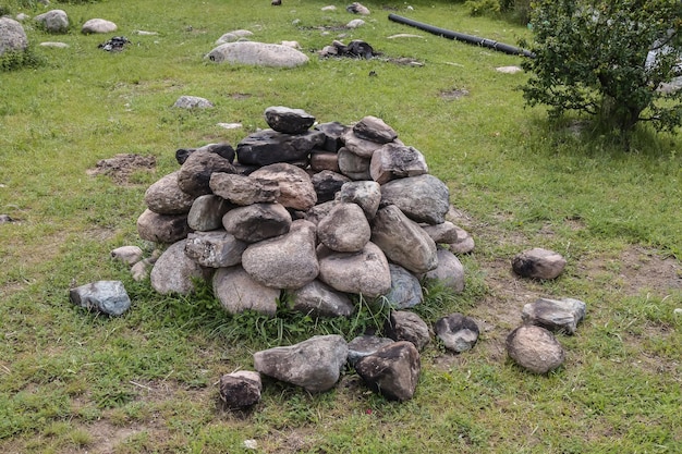 Focolare da pietre di massi in natura