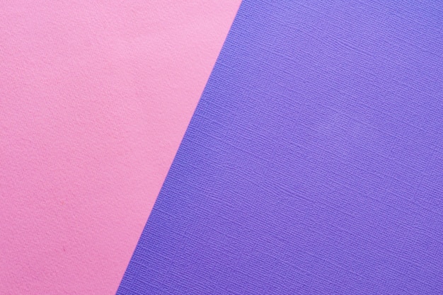 Fogli di carta colorata sullo sfondo. Blu, rosa