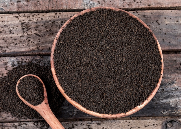 Foglie di tè allentate o secche aromatiche del tè nero