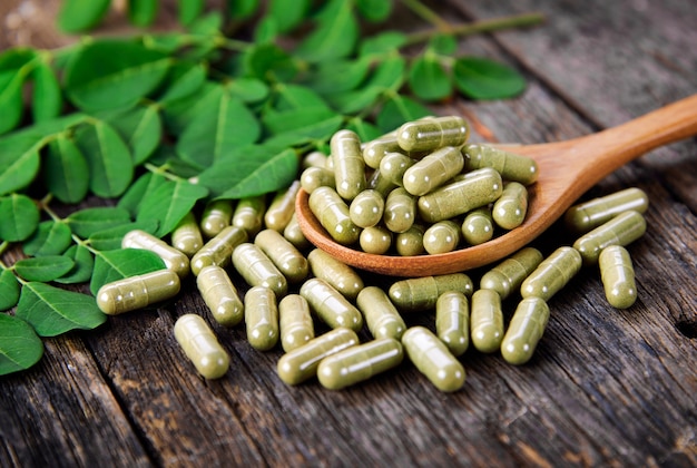 Foglie e capsule di Moringa