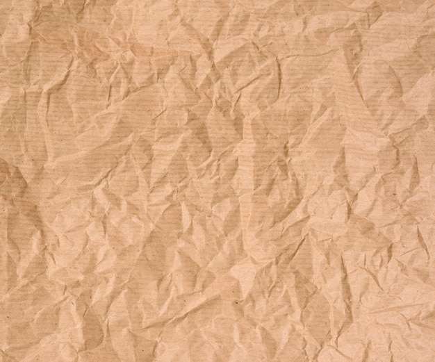 Foglio bianco sgualcito di carta kraft marrone, texture vintage per il designer, full frame