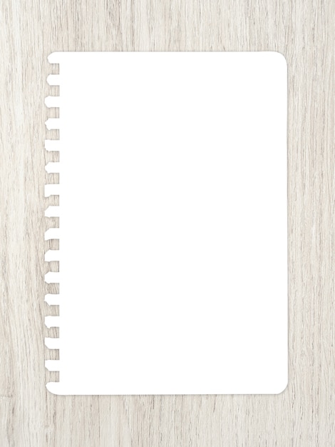 Foglio di carta bianco su legno per ackground.