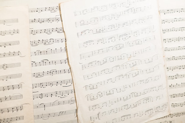 Foglio di carta vintage con note musicali scritte a mano