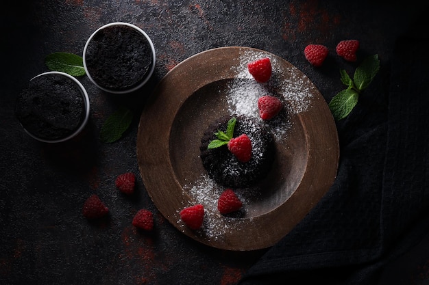 Fondant al cioccolato concetto di delizioso cibo dolce