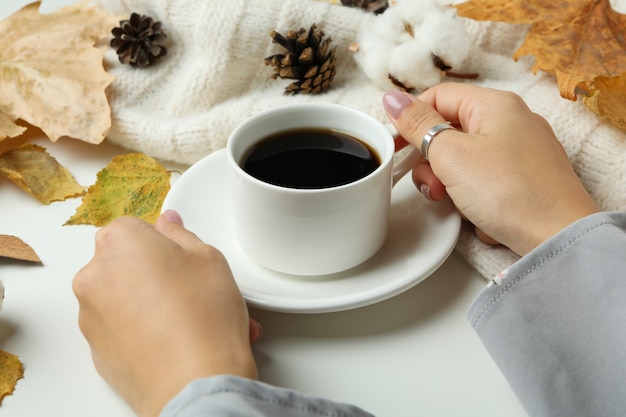 Fondo accogliente di concetto di autunno con la bevanda del caffè