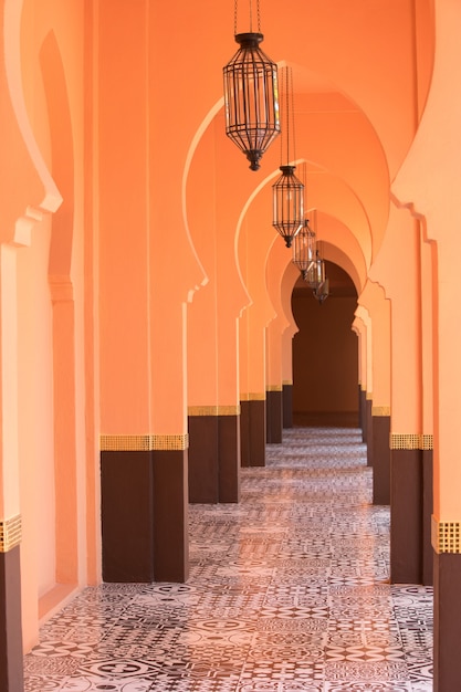 Fondo arabo sabbioso arancio del corridoio di stile di morrocco