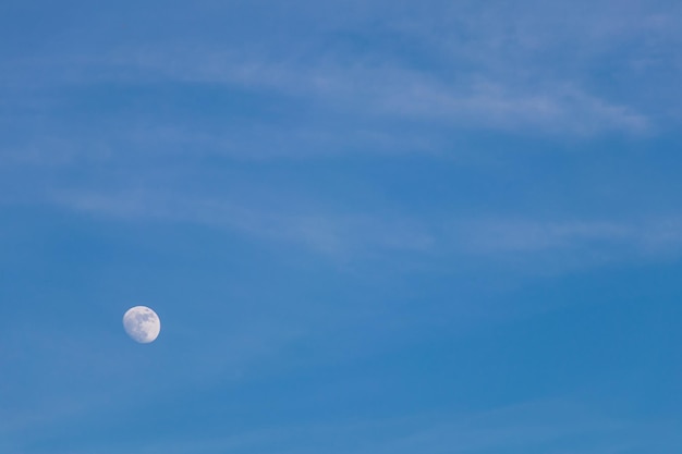 Fondo del cielo blu chiaro