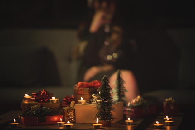 Fondo dell'estratto di festa di Natale, decorazione festiva con la celebrazione brillante leggera di inverno