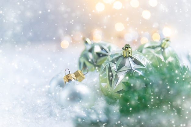 Fondo della cartolina d'auguri di Buon Natale vacanze. Messa a fuoco selettiva. natura.