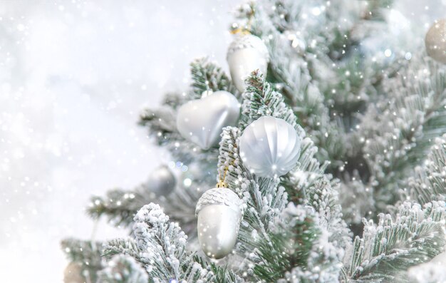 Fondo della cartolina d'auguri di Buon Natale vacanze. Messa a fuoco selettiva. natura.