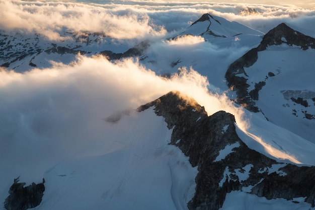 Fondo della natura aerea canadese del paesaggio della montagna