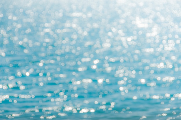 Fondo di Bokeh della superficie dell&#39;acqua di mare