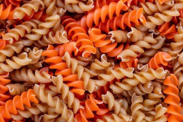 Fondo di pasta di fusilli di lenticchie intere