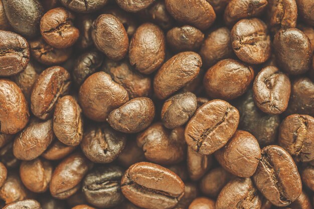 Fondo di struttura del primo piano dei chicchi di caffè tostati