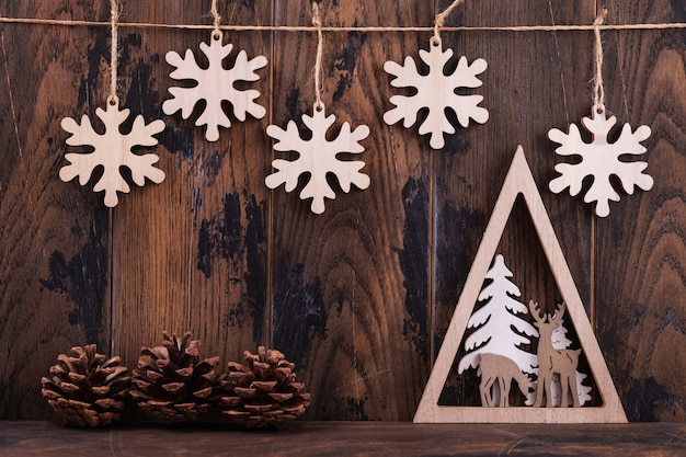 Fondo e decorazione di legno di Natale per biglietto di auguri