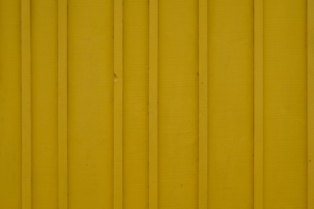 Fondo in legno scuro giallo con vecchie tavole dipinte