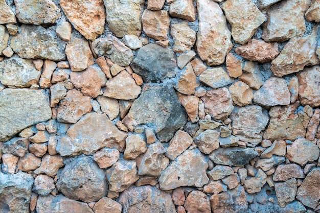 Fondo in muratura di calcare la superficie è decorata con materiale naturale di cui è composta la parete