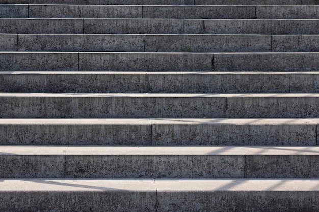 Fondo o struttura delle scale alte in cemento grigio