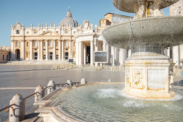 Fontana a nord su piazza san pietro in vaticano