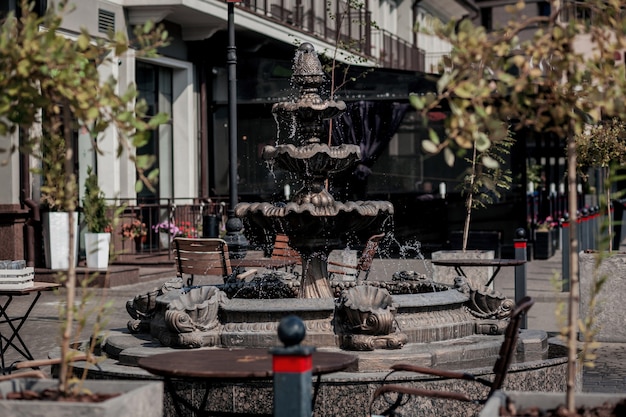 Fontana d'acqua all'aperto per la decorazione del giardino o del caffè