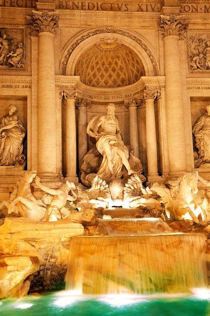 Fontana di Trevi Scena notturna Roma