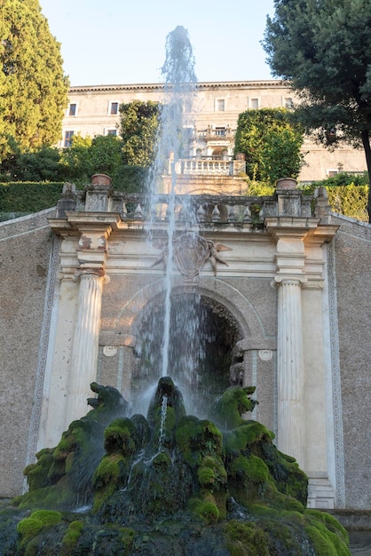 Fontana di Villa D'este a Tivoli in una soleggiata giornata estiva