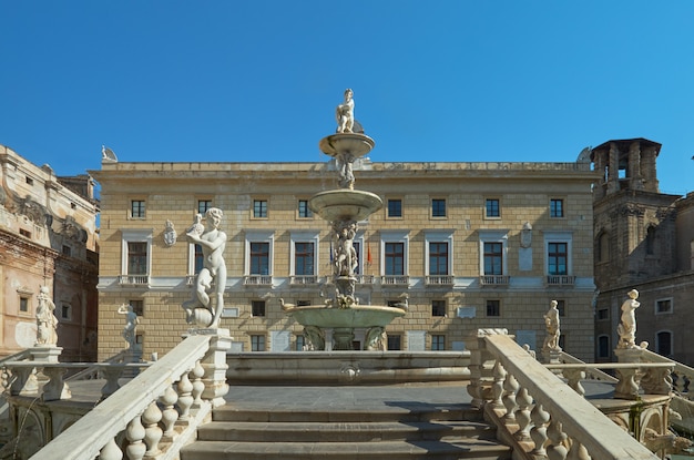 Fontana Pretoria e Municipio di Palermo